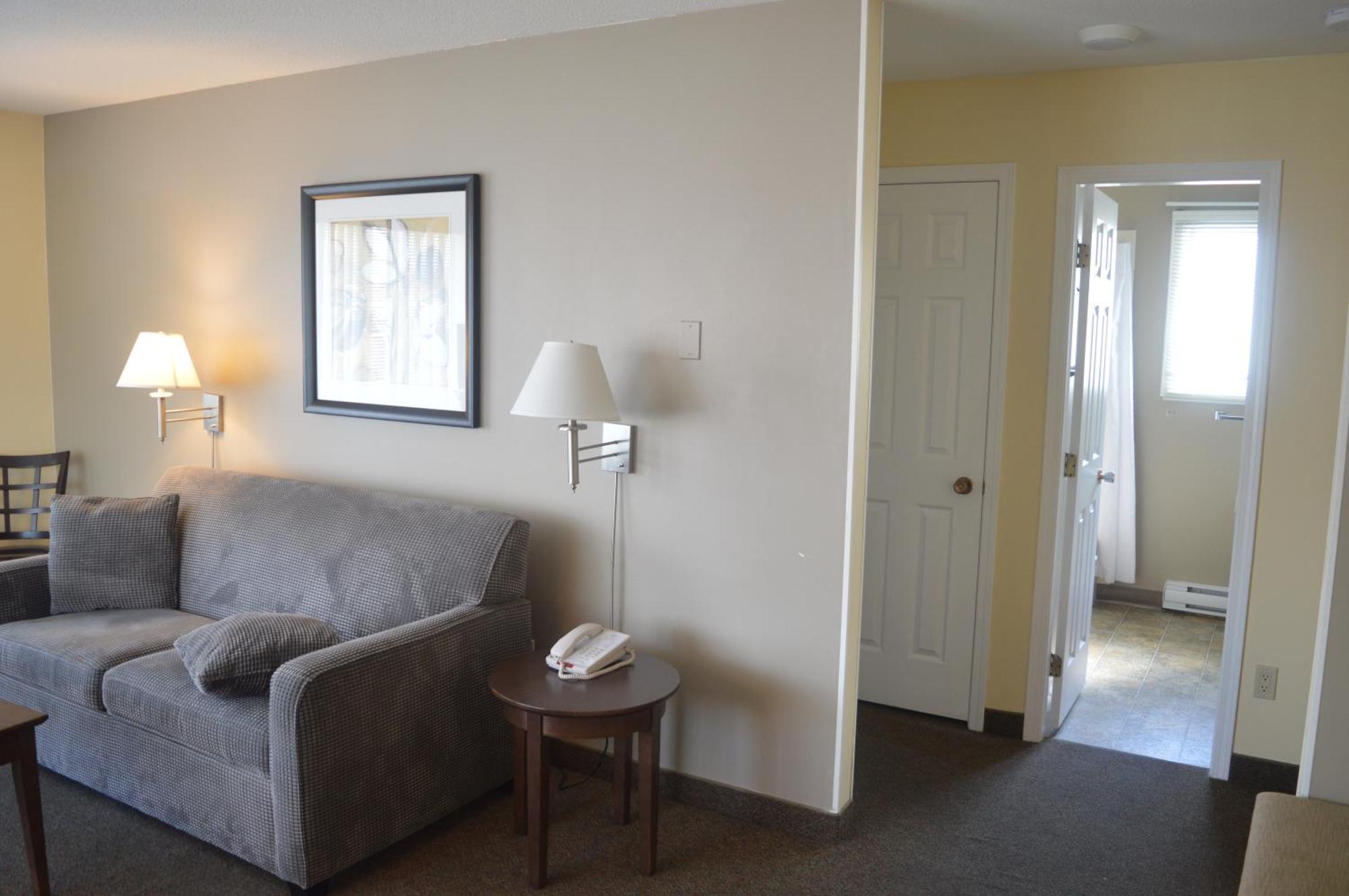 Siesta Suites Kelowna Bagian luar foto