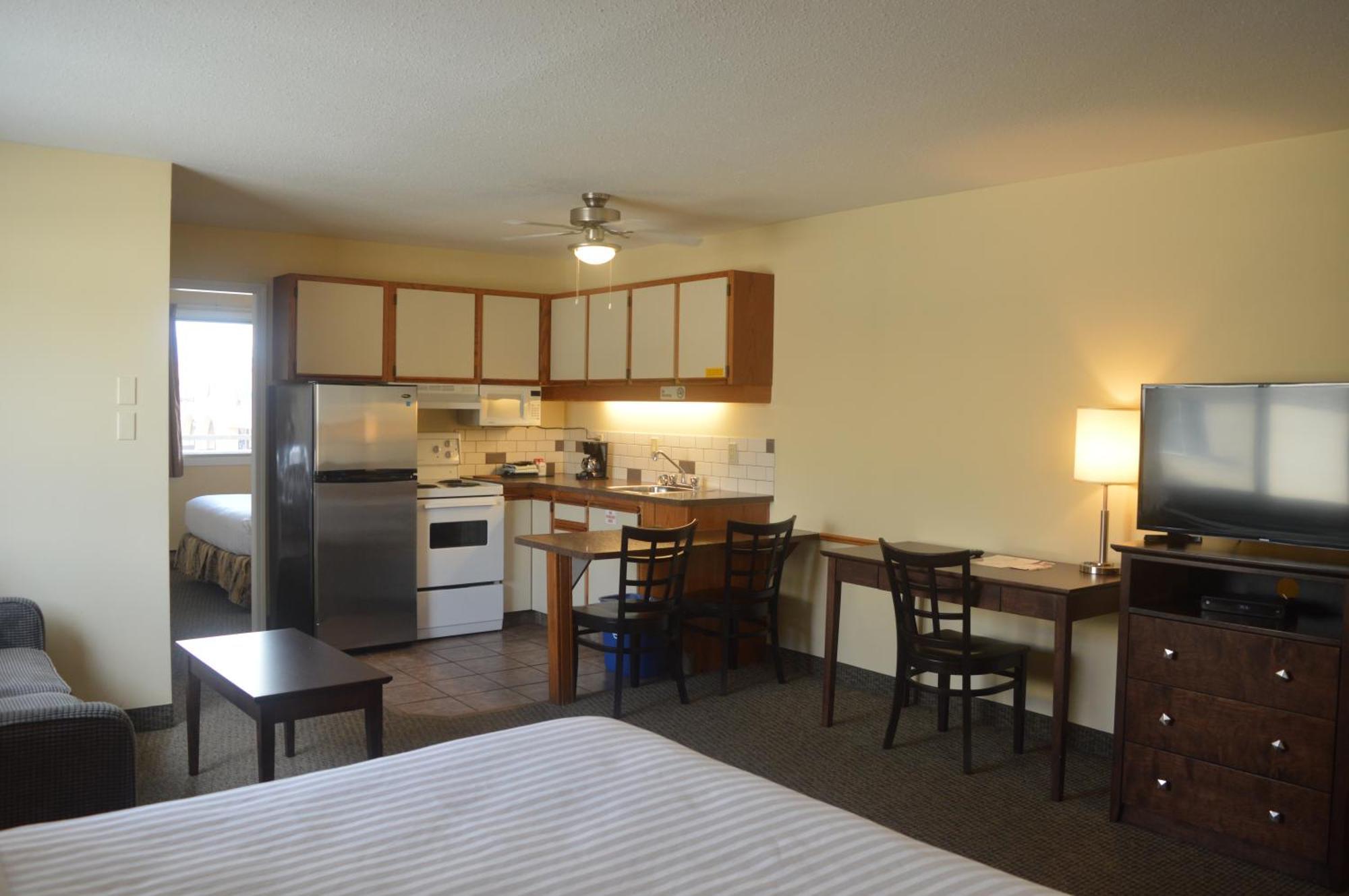 Siesta Suites Kelowna Bagian luar foto