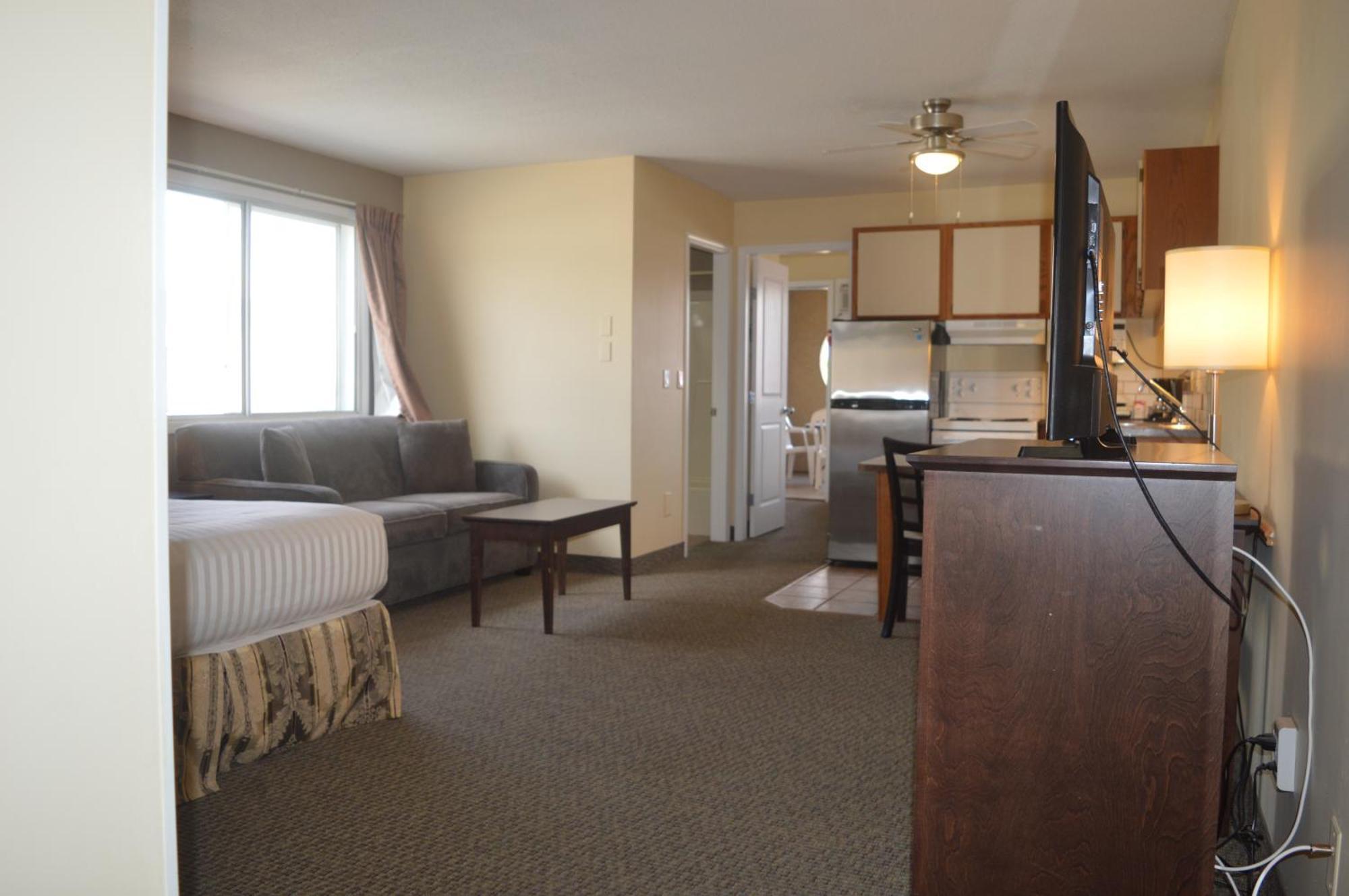 Siesta Suites Kelowna Bagian luar foto