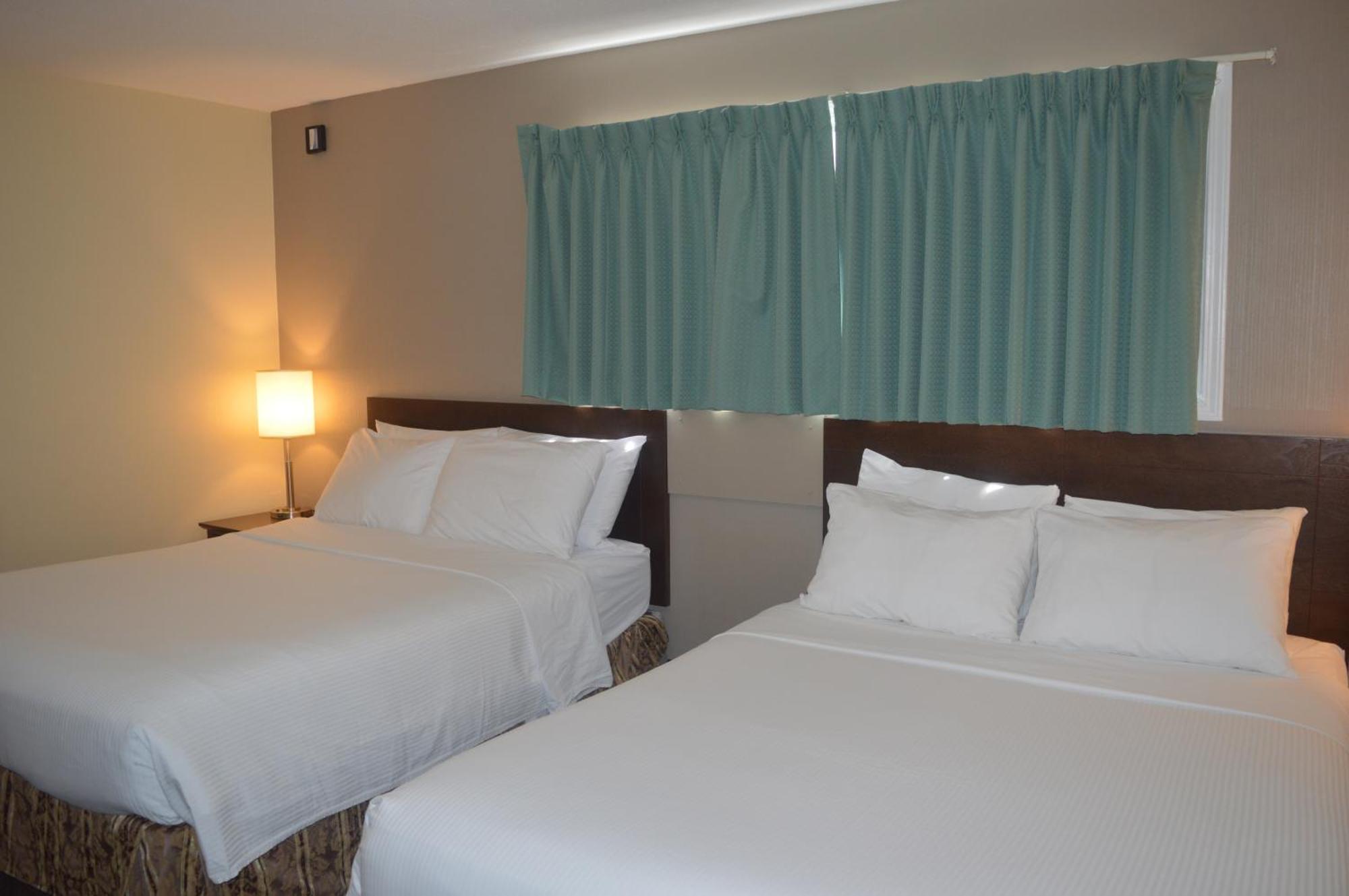 Siesta Suites Kelowna Bagian luar foto