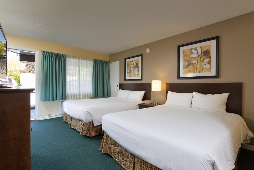 Siesta Suites Kelowna Bagian luar foto